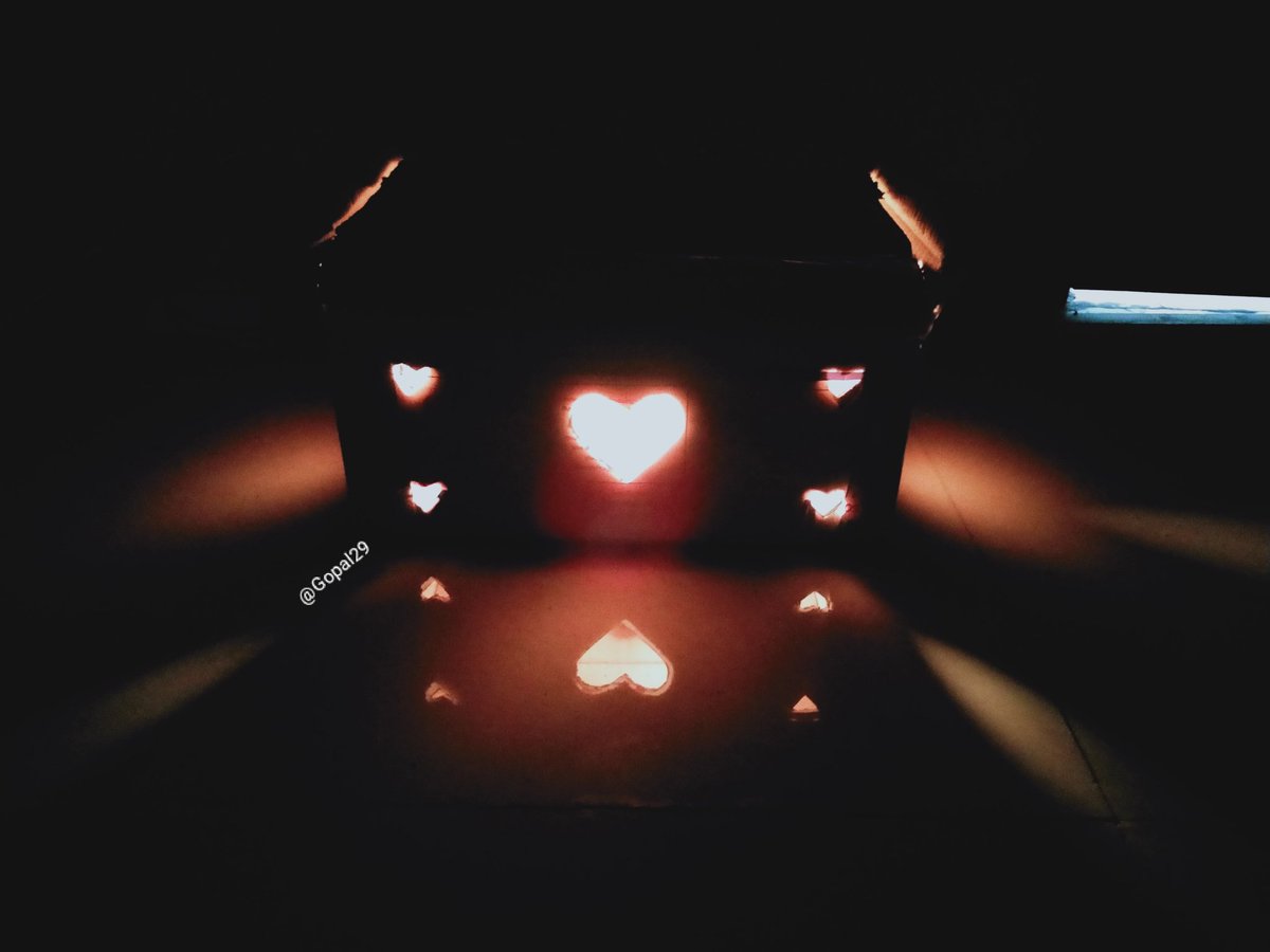 Gopal29's tweet image. I #PledgeToReuse ♻️ for the future of our planet.

Here i made beautiful decorative lamp using #amazon carton box. I really enjoying by watching this 😍❤️ @amazonIN
