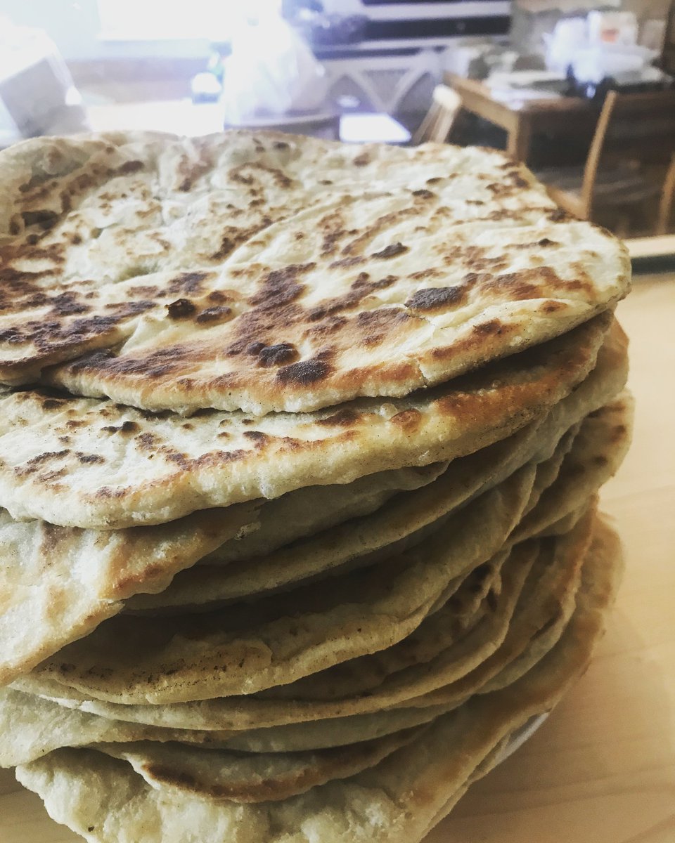 umbrella_cafe's tweet photo. Here's a snack of #makefromscratch flatbreads for ya 🙌
#veganmezze
#mezzeplatter
#fridaynightdinner https://t.co/BffJB0PuiS
