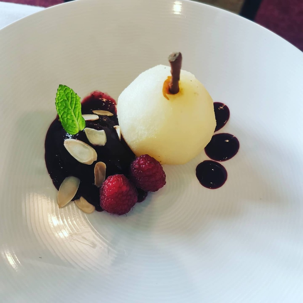 A dessert that looks so good it could be served at a graduation. Today I'd normally be looking at 300 desserts but alas I'll have to settle for this. #congratulations to the #schmgraduation2021 class as they mark their offcical graduation day today. Look… instagr.am/p/CMR_t6RLDp5/