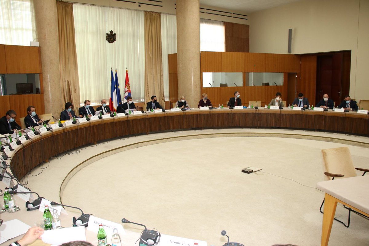 Sastanak sa francuskim kompanijama, delegacijom “MEDEF” o potencijalnim budućim infrastrukturnim projektima u Srbiji. 
<a href="/AAnticBG/">Aleksandar Antić</a> Politički odnosi dva predsednika <a href="/avucic/">Александар Вучић</a> i #emanuelmacron na najvišem nivou, doprineće većem broju investicija i realizaciji kapitalnih projekata. 🇷🇸