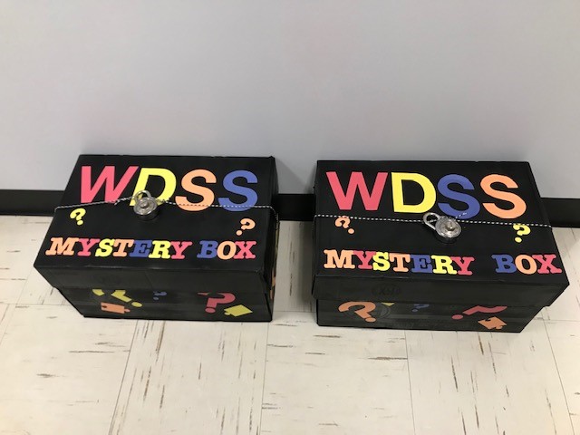 wdsstartans's tweet image. Mystery Boxes being sent to Grade 6 classes to learn about Grade 7 at WDES/WDSS.   Have fun!   @hwburgessps @AAWright  Thanks to our students and staff for their enthusiam. Great work Mrs. Hazzard!