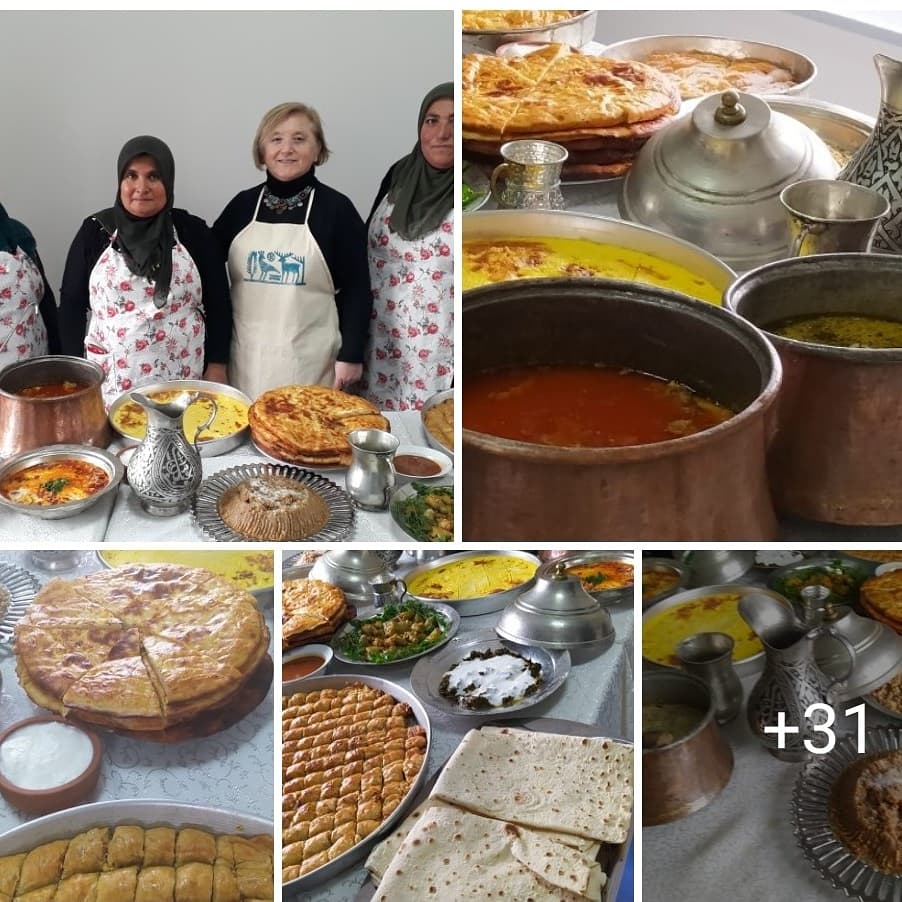 AfsarBala's tweet photo. Ankaranın tarihi yemeklerinin yaşatılması için Ankara İl Kültür Müdürlüğünün çıkaracağı dergide yer almak üzere bugün köyümüzün kültürel ve tarihsel yemeklerinden bir sunum hazırlayarak ikramda bulunduk. https://t.co/ffdfhcUDzP