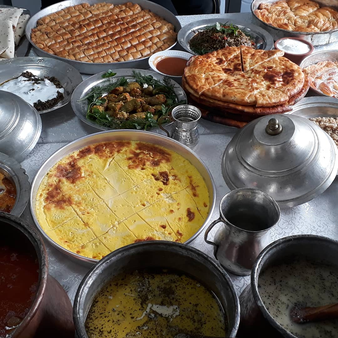 AfsarBala's tweet photo. Ankaranın tarihi yemeklerinin yaşatılması için Ankara İl Kültür Müdürlüğünün çıkaracağı dergide yer almak üzere bugün köyümüzün kültürel ve tarihsel yemeklerinden bir sunum hazırlayarak ikramda bulunduk. https://t.co/ffdfhcUDzP