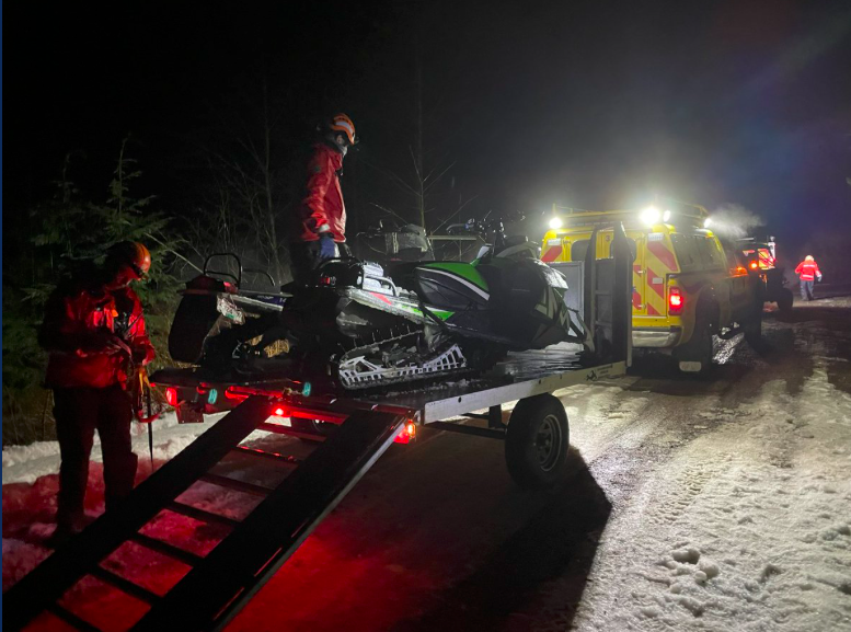 BCSARAssoc's tweet photo. 284 #BCSAR volunteers responded to 27 calls for service during  first week of March. If you ever need help, call 911. And know we NEVER charge for #searchandrescue service.

Full wkly incident summary 👉 https://t.co/2AoHvXfXxd

📸: Chilliwack SAR, Shuswap SAR &amp; Comox Valley SAR https://t.co/SUSLKbzKiW
