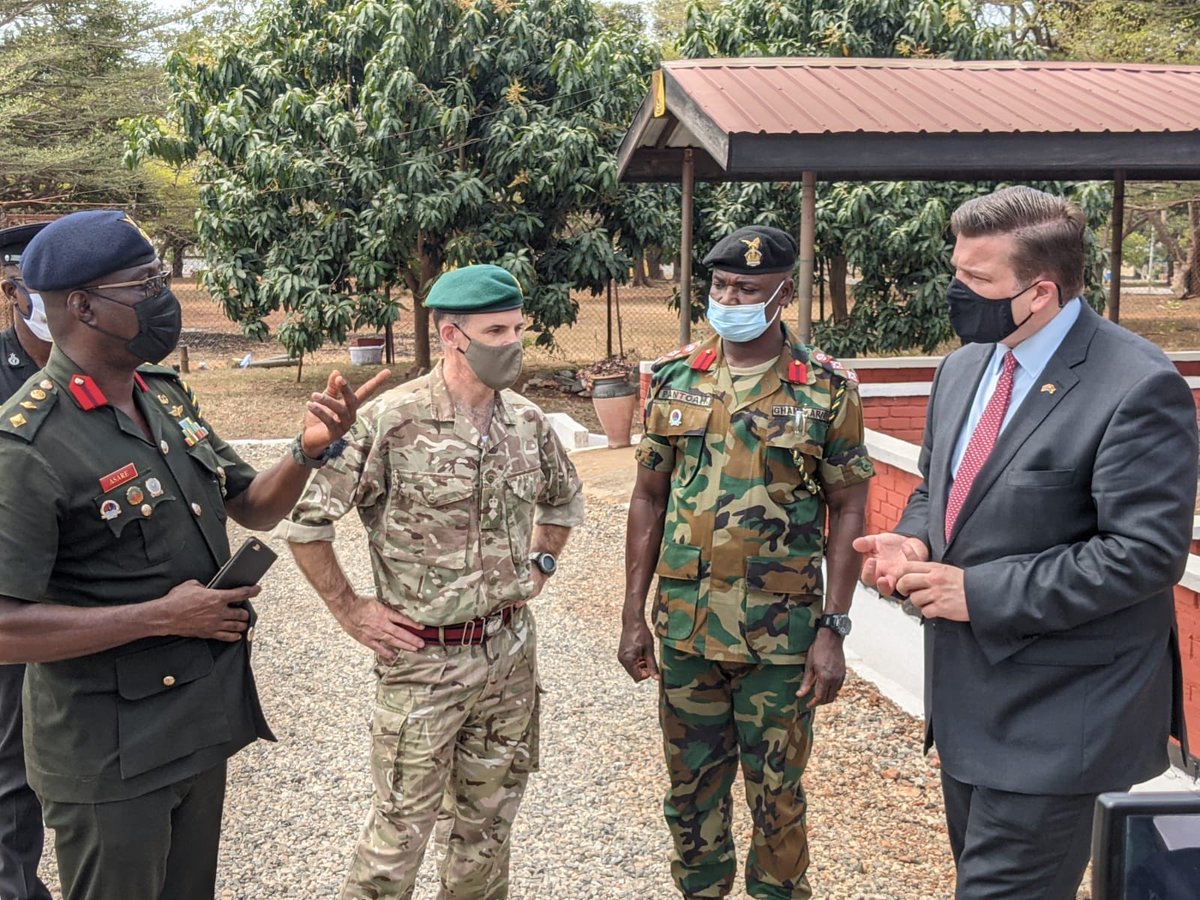 UK_DAAccra's tweet photo. ⁦⁦@JSHeappey⁩ enjoyed discussing with soldiers from a UK CIED mentoring deployment the benefits of delivering instructional courses with ⁦@official_gafmil⁩ ⁦@GhPoliceService⁩ ⁦@BPST_A⁩ ⁦⁦@UKDefenceAfrica⁩ https://t.co/IUJ9qULwWt