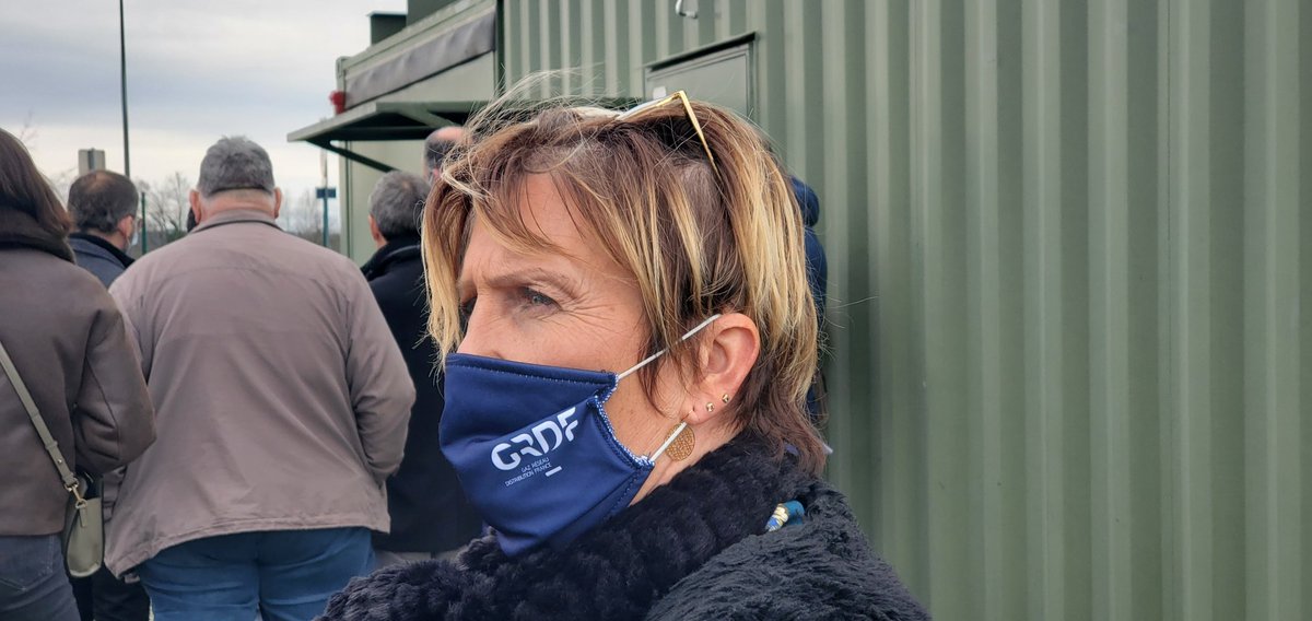 BazinMimi's tweet photo. Visite d'un site de methanisation et station GNV  avec les élus de la CCBPD et des étudiants de l ENTPE du Rhône, de la CCDSV et la chambre d agriculture de l Ain. Public enthousiaste à Methamoly ! #gazvert #TransitionEcologique #economiecirculaire https://t.co/Pt3KflTiYO