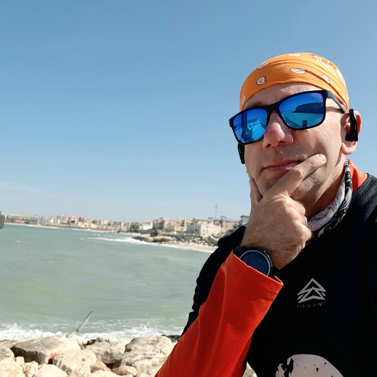 Pirata_1968's tweet photo. E #MiRitrovo ancora
A guardare il mare
#Ilmioprofilo sfida
Il vento del nord
Come gabbiani
Volano via liberi
I miei pensieri

#IAmAPirate #iocorroqui #VersiDiCorsa https://t.co/Pn6OUSihgx