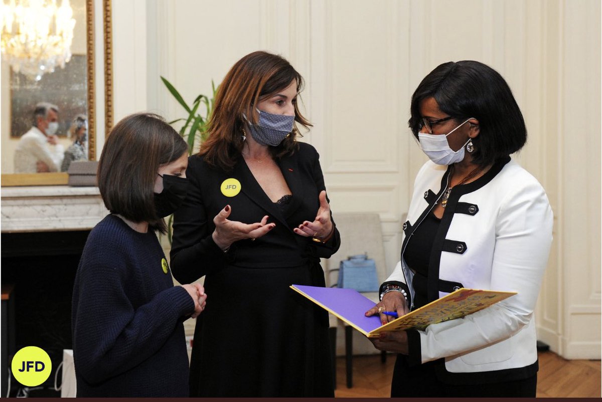 delphine's tweet photo. Merci @1ElisaMoreno de cet échange précieux “On ne leur donne pas la place qu’elles méritent pour briller” #lesMargaret 💫 les mettent en lumière:Louise Lesueur 11 ans et @ElhamKashefi lauréates Europe vont briller grâce à toi 🙏 Merci @MauzaizeCathy @Gaelleregnard #JFD @joinjfd https://t.co/byEyYcaveV