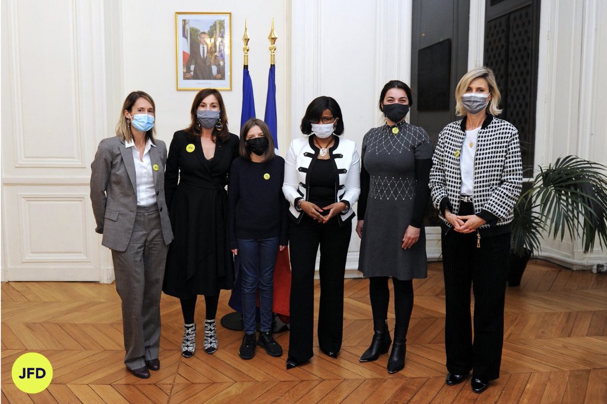 delphine's tweet photo. Merci @1ElisaMoreno de cet échange précieux “On ne leur donne pas la place qu’elles méritent pour briller” #lesMargaret 💫 les mettent en lumière:Louise Lesueur 11 ans et @ElhamKashefi lauréates Europe vont briller grâce à toi 🙏 Merci @MauzaizeCathy @Gaelleregnard #JFD @joinjfd https://t.co/byEyYcaveV