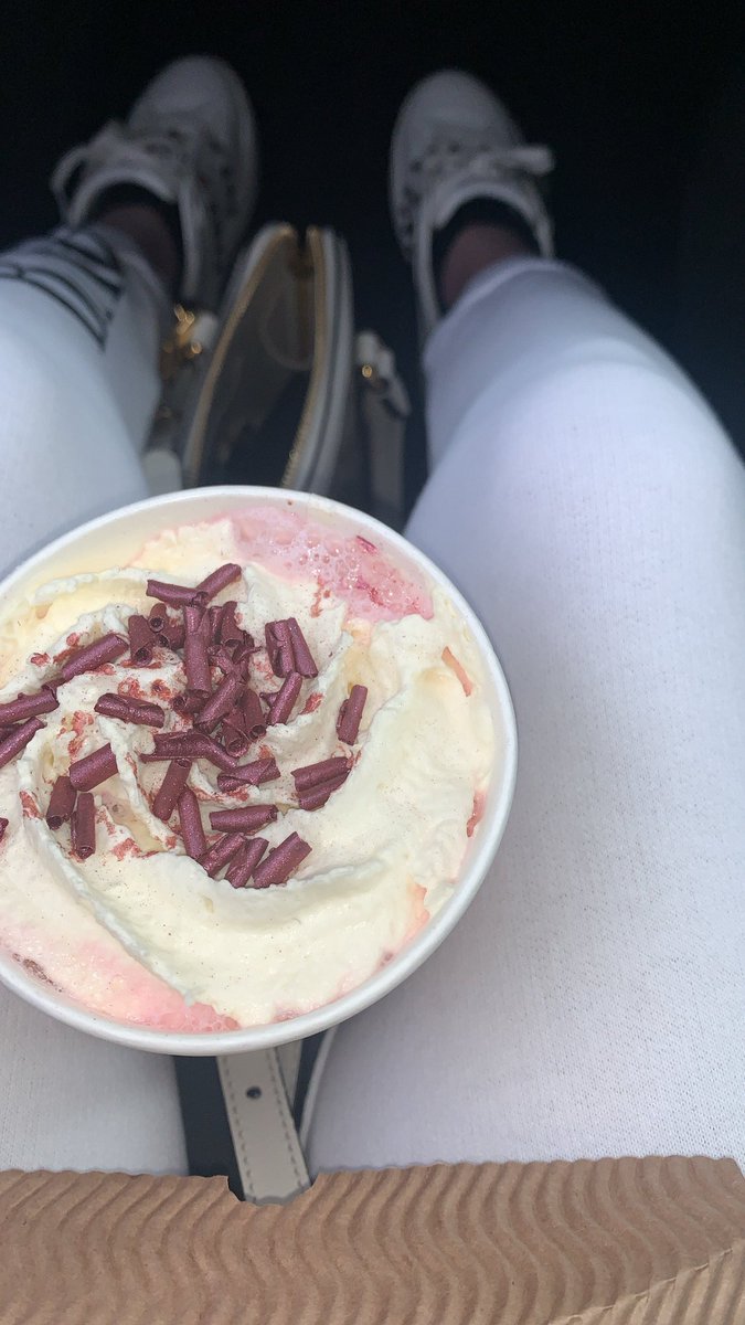 tori13021406's tweet image. Another day another #costa #rubyhotchocolate