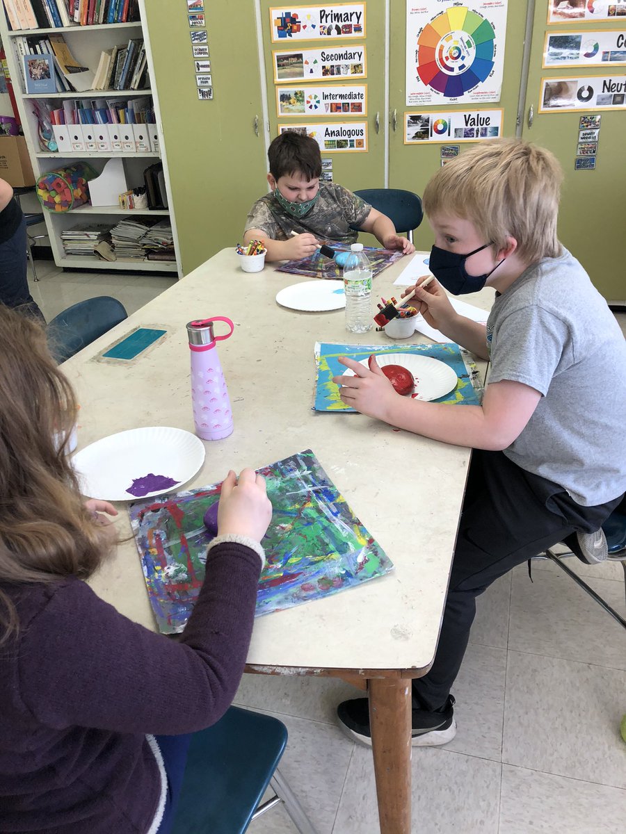 mtnartteacher's tweet photo. Starting Bethel’s Kindness Rocks! @bailey_hodges44 @chelsiee4 @bethel_school @WEFinWataugaNC https://t.co/8opnkqdCxw