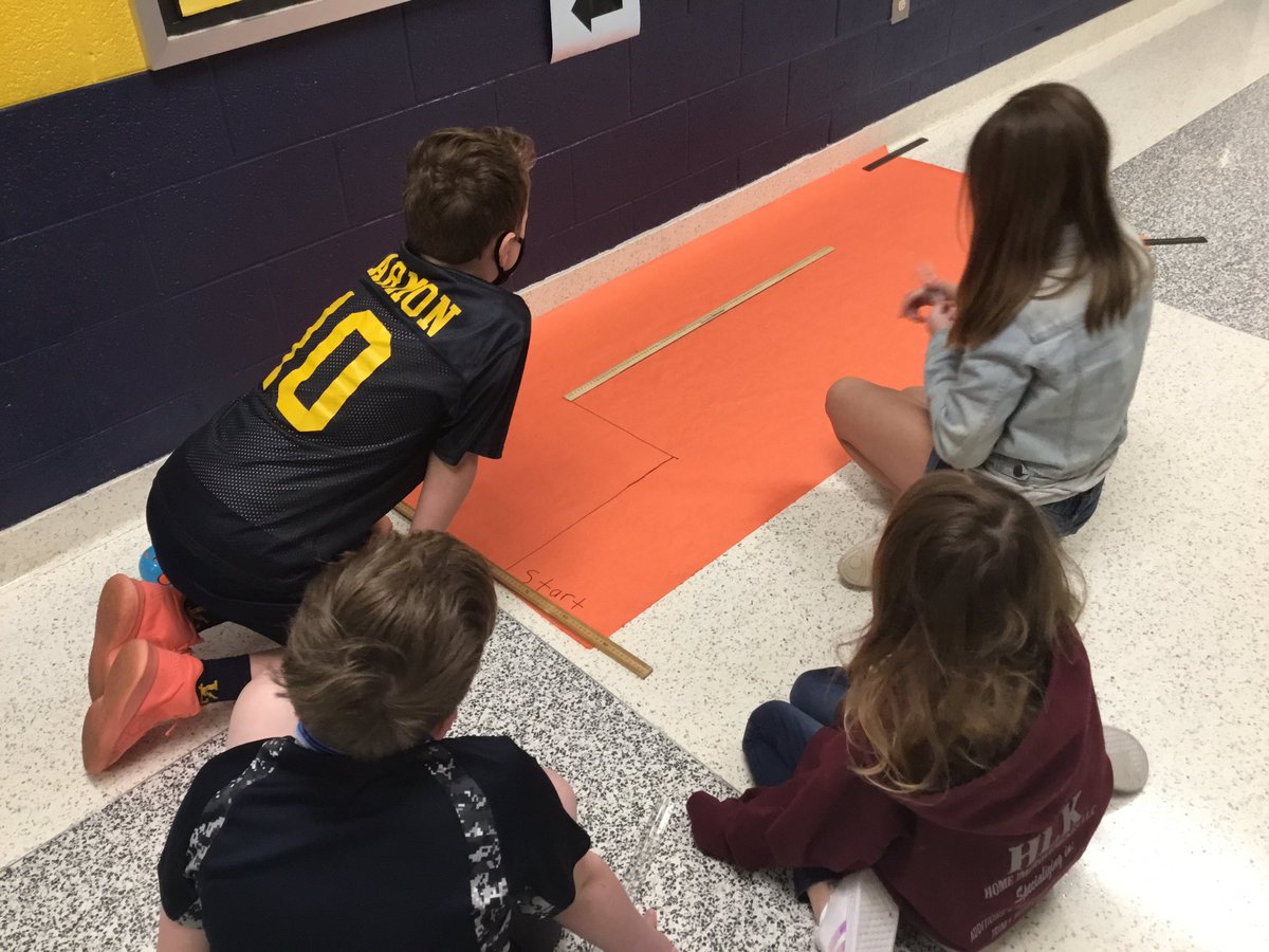 LittleBoltsSTEM's tweet photo. Love my 4th grade Ss putting their #engineering, #design, #measurement, and #Collaboration skills to work designing road maps for @WonderWorkshop robots.The conversations are amazing.  #Coding skills are coming next. #littleboltslearn #thunderboltsflyworldclass #elementarySTEM https://t.co/jlDmYmqxLZ