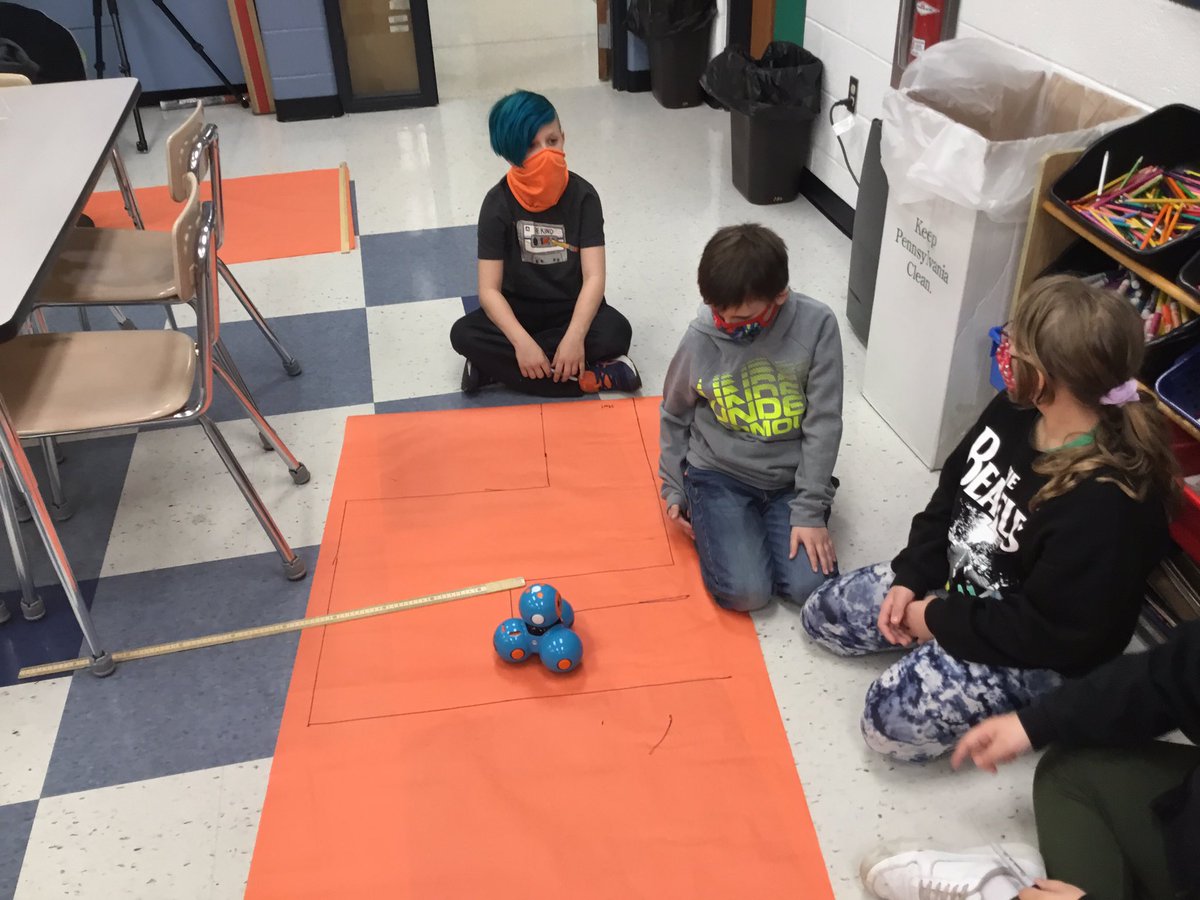 LittleBoltsSTEM's tweet photo. Love my 4th grade Ss putting their #engineering, #design, #measurement, and #Collaboration skills to work designing road maps for @WonderWorkshop robots.The conversations are amazing.  #Coding skills are coming next. #littleboltslearn #thunderboltsflyworldclass #elementarySTEM https://t.co/jlDmYmqxLZ