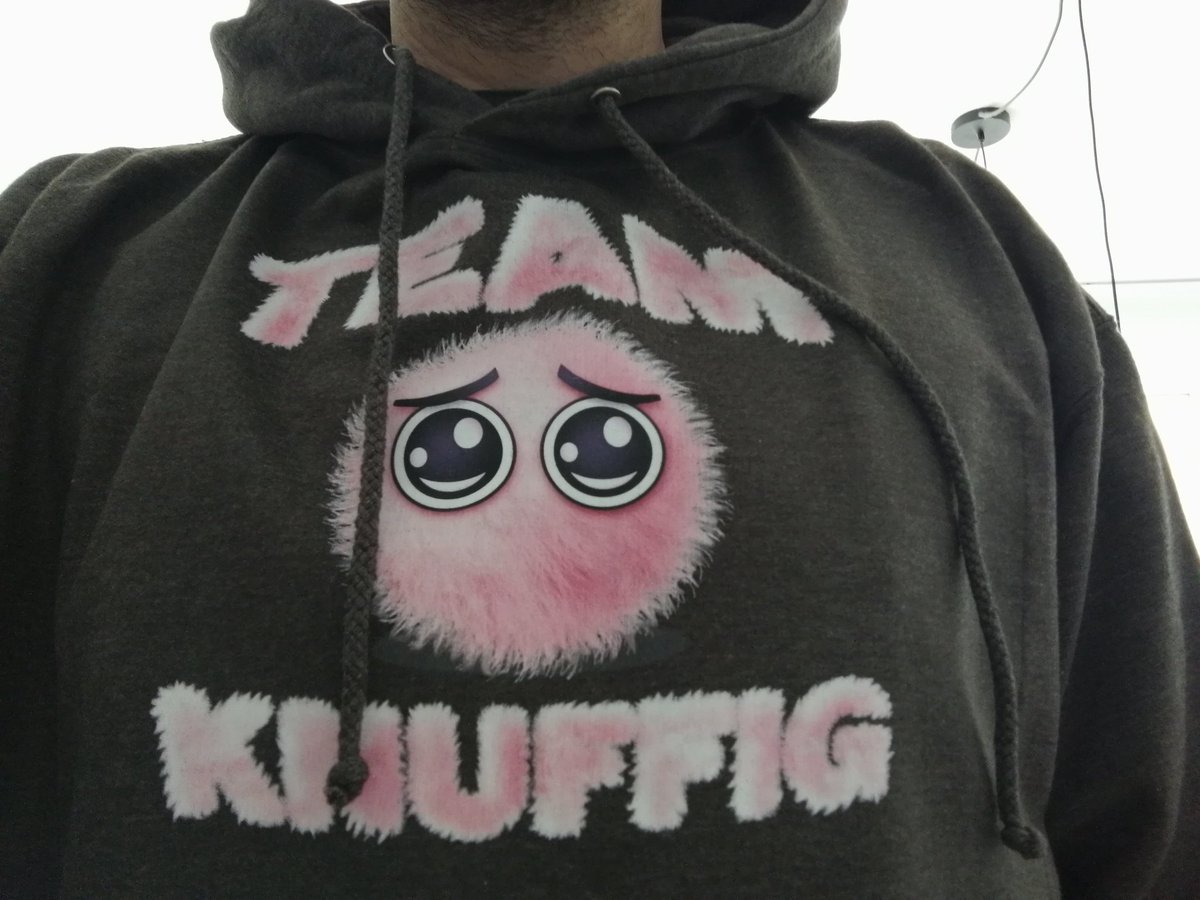 BrettspielBenni's tweet photo. Besser spät als nie... #teamknuffig Auch schöner Hinweis auf dem Paket 🤣 #leideretwaszugroßmusswohlumtauschen https://t.co/ChEX0leWly