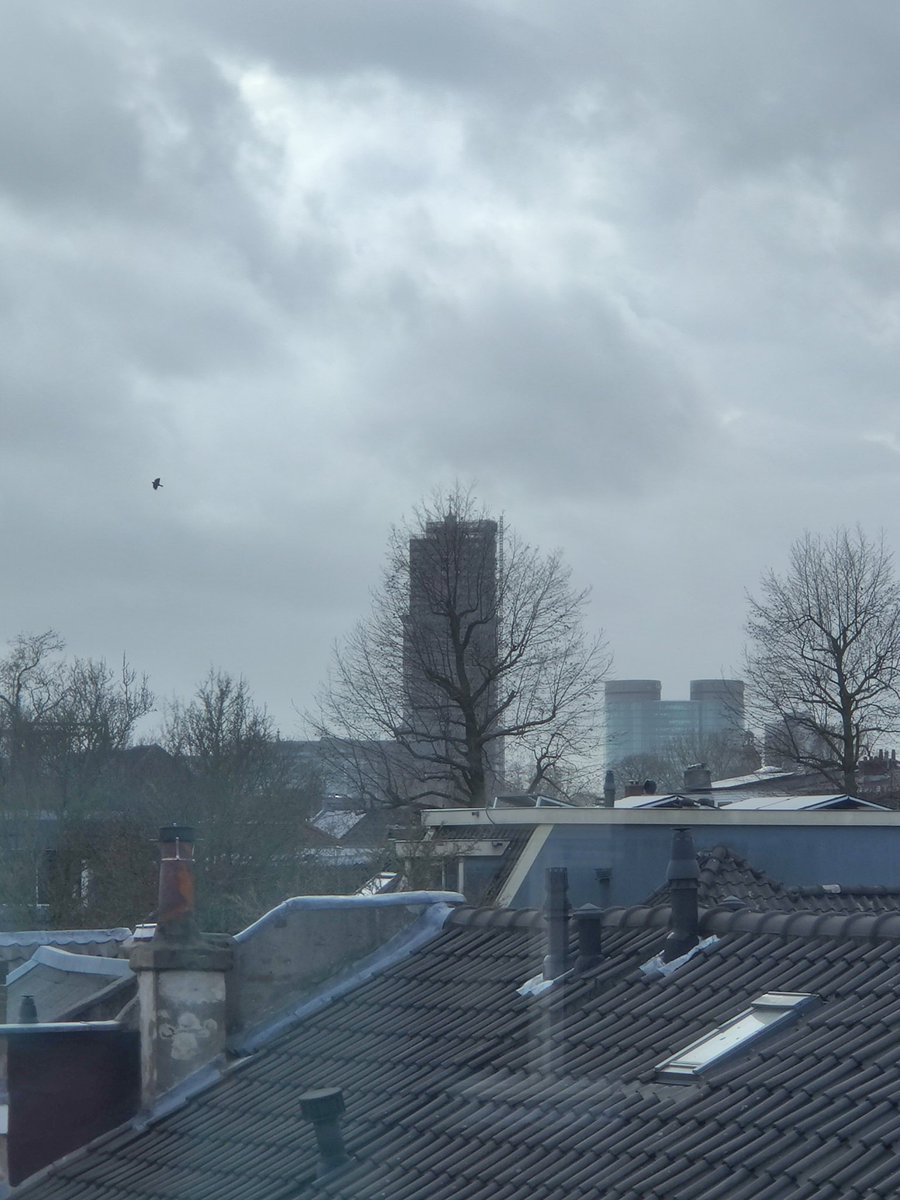 #thuiswerken 
Wanneer doet de Dom die winterjas nou eens uit? #utrecht