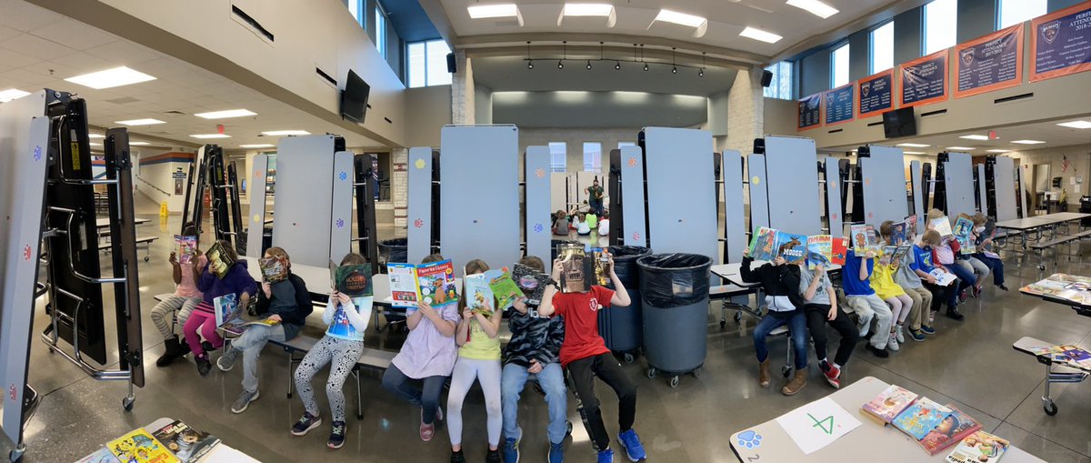 leighpatrick611's tweet photo. Mr. Bullard’s readers! #SPSreads @westportcats https://t.co/dF1ldOTjWj