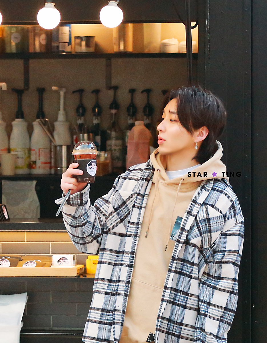 IGmoonupup's tweet photo. MOON'S COFFEEって名前も可愛い🥰

#idolrecipe #종업 #jongup https://t.co/cz7evUIKhw