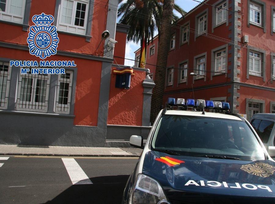 diariodeavisos's tweet photo. 🔴🔴#ÚLTIMAHORA  Encuentran un cráneo en la reforma de una vivienda en La Laguna https://t.co/aPnB9edpb7 https://t.co/Q6bHOmncfI