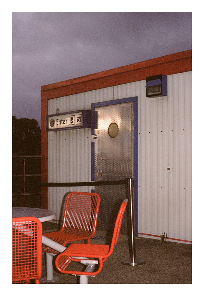 serafinaadia's tweet photo. Darkness / 2020 / Street
📸 Olympus OM-10 with Flash
🎞 Kodak Portra 400 https://t.co/n7L5tmu7nl