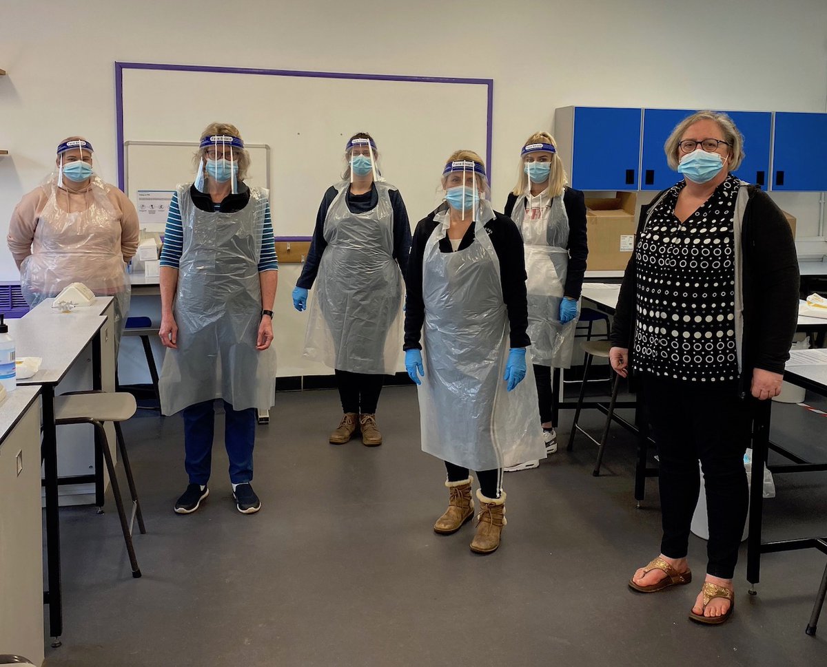 Some familiar faces from the Water Lilies Swimming School team are supporting Archbishop Sancroft High School in Harleston with their student's Lateral Flow Testing! 
#archbishopsancrofthighschool
#waterliliesswim
#STA
#staysafe
#keepactive
#harleston 
#lateralflowtesting