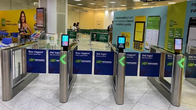 DoFeroli's tweet photo. Aeroporto Santos Dumont inicia teste de embarque 100% digital. Saiba mais no Blog do Feroli.
#AeroportoSantosDumont #blogdoferoli #Embarquedigital #EmbarqueMaisSeguro #Infraero #Notícias #Turismo #Viagem https://t.co/uGbDqwhmUq