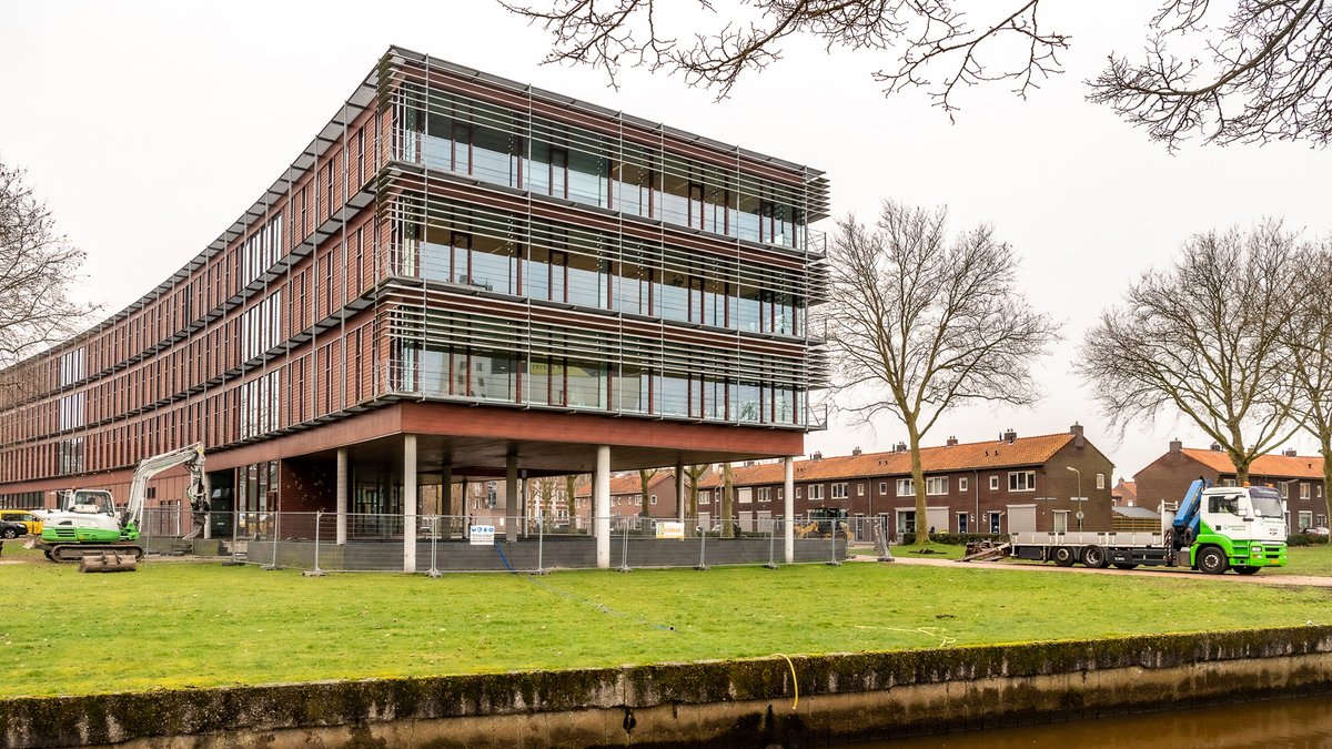 Vijvers onder stadhuis maken plaats voor Politie -..
