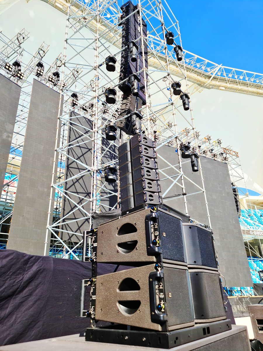 L_ACOUSTICS's tweet photo. #THETechnology provided K Series for @amrdiab at the 25,000-capacity Dubai Sports City Stadium. Main system consisted of 12 K2 + 6 Kara per side. 60 Kara, 12 SB28 + 8 SB18 served as delays. Read more on our website: https://t.co/0lY4aAXzl4 #lacoustics #dubai #amrdiab https://t.co/IlgPuUZ1P0