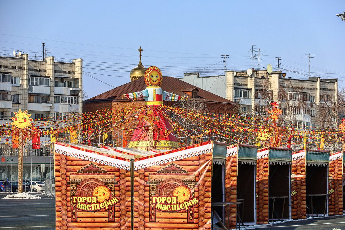 На площади Куйбышева появились новые арт-объекты- samadm.ru/media/news/295…

Продолжается масленичная неделя, которая завершится 14 марта. В этом году массовых гуляний не будет. Однако для создания праздничного настроения организована работа тематического комплекса на пл.Куйбышева.