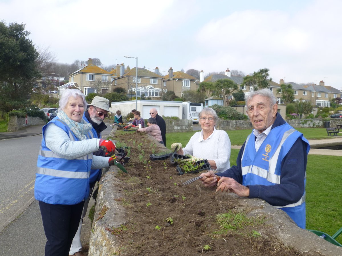LiskeardCouncil's tweet photo. Making Space in Nature are looking for volunteers in #Liskeard
*Regular litter picking at Lanchard Woods
*Establishing a ‘Friends of Castle Park Group’
*Activities for young people in these sites
Want to volunteer? Email spacefornature@cornwall.gov.uk
#VirtualCommunityFair https://t.co/18PMZQxM1L