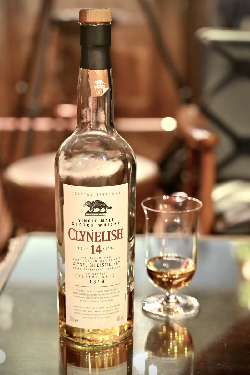 Y S Bar Kaguya 今宵はクライヌリッシュ14年と共に 甘くワクシーで黄桃のアロマもしっかりと感じられ 数多あるハイランドオフィシャルの中でもお気に入りの一本です