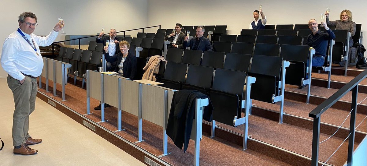 En weer mogen wij drie nieuwe leden verwelkomen! Cobie Gardien, Dennis Trapman en Niels Slieker werden vanmiddag geïnstalleerd als lid van onze club. In een mooie bijeenkomst met livestream. En.....champagne!!!! <a href="/CGardien/">Cobie Gardien</a> <a href="/NielsSlieker/">Niels Slieker</a>