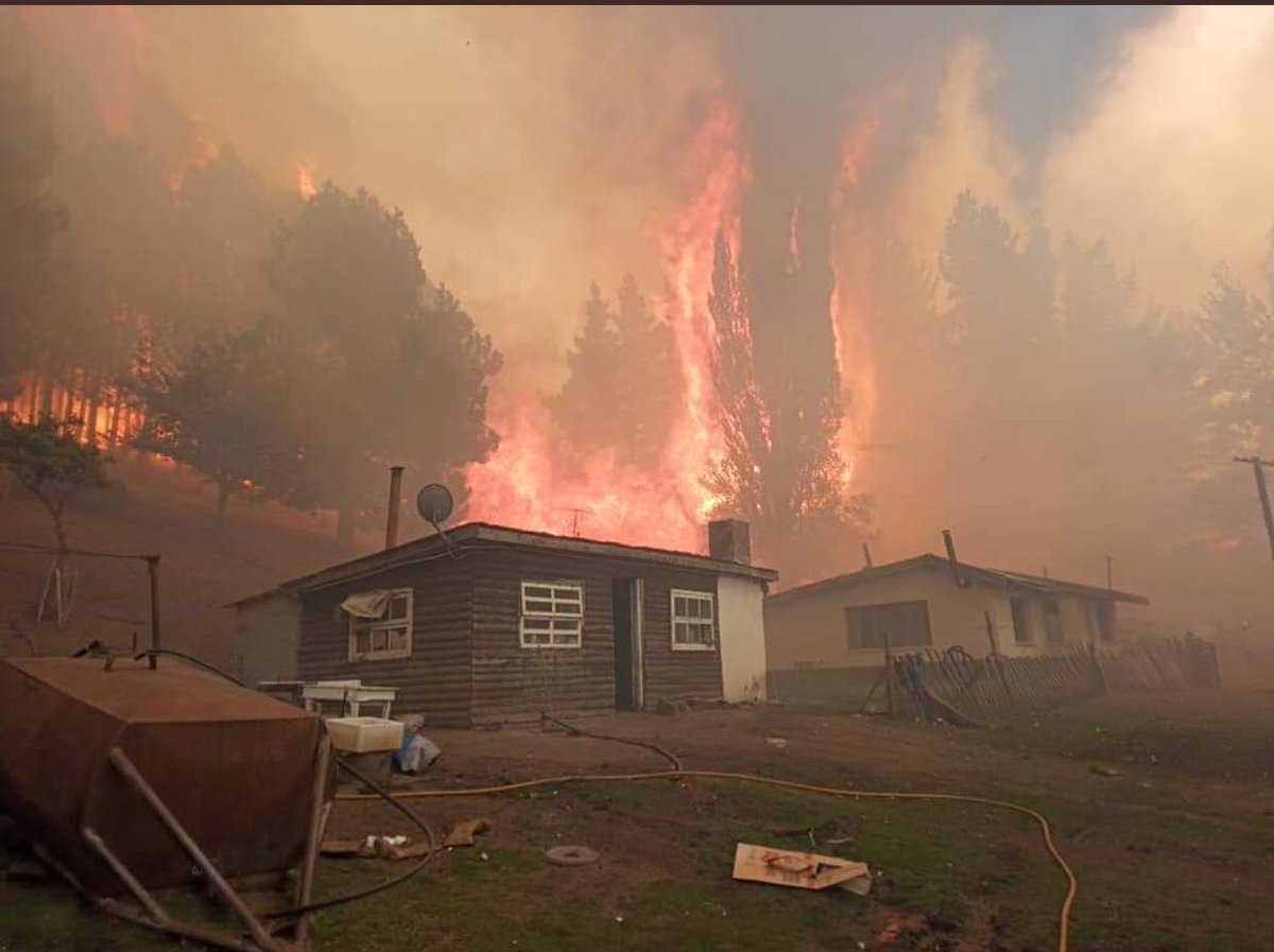 sabatinigabyok's tweet photo. 🇦🇷💔
#PatagoniaBajoFuego #SalvemosLaPatagonia #ChubutBajoFuego #RioNegroBajoFuego #PatagoniaArgentina https://t.co/FHQ9DzwXxo