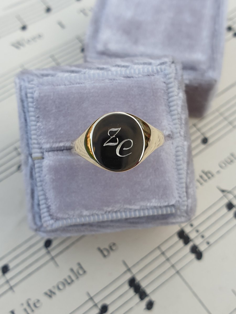 chainsofgolduk's tweet image. Personalised Signet rings for under £200 ❤️
chainsofgold.co.uk/shop/9ct-yello…