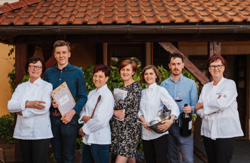 BiziSi's tweet photo. #KoronaIzkušnje: Z inovativnimi izdelki kljub zaprti gostilni do 50 % prihodkov #Repovž >> https://t.co/RYHnJDZJMi https://t.co/HVCB3L8gpf
