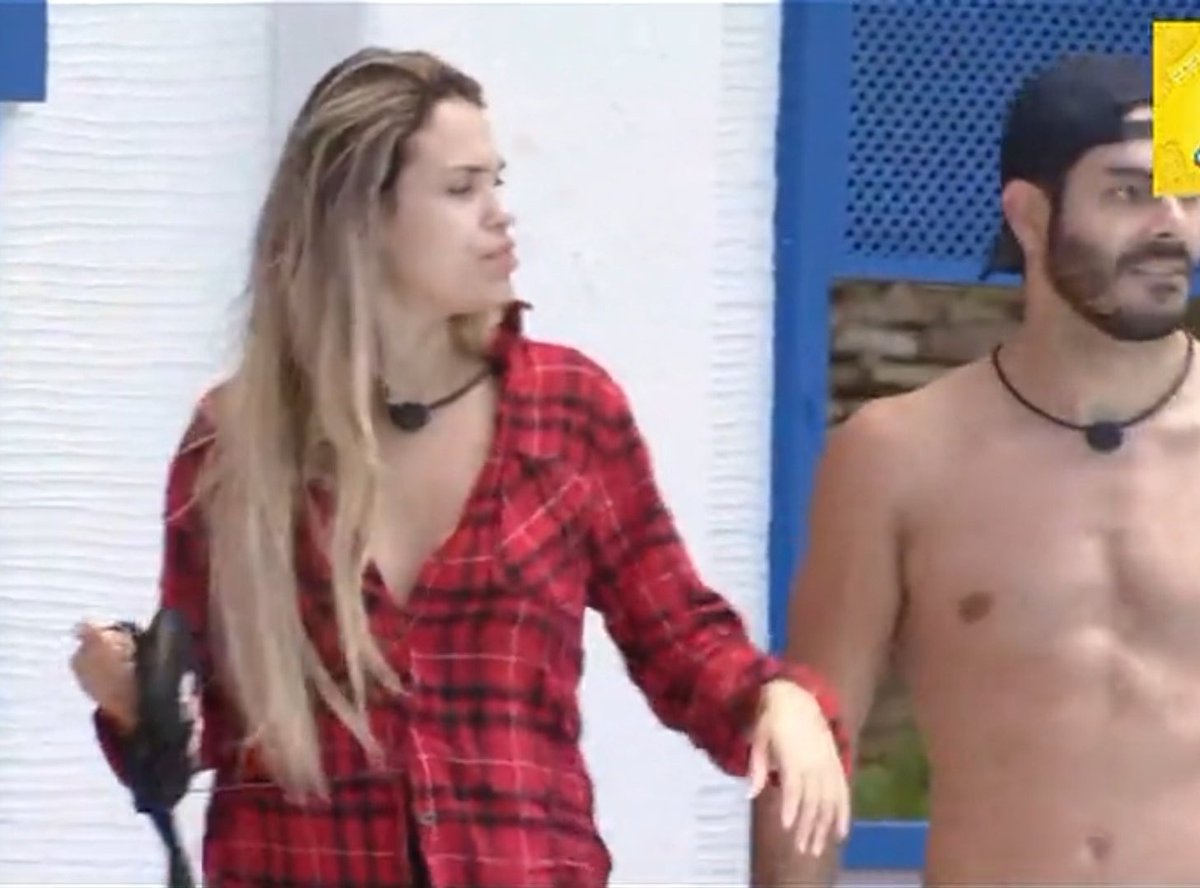iamvictordiass's tweet photo. já valeu só de ver a cara de tombado desses aqui quando a carla tirou a roupa de dummie tudo que eu precisava pra hoje: #BBB21 https://t.co/JGqDnN61Kl