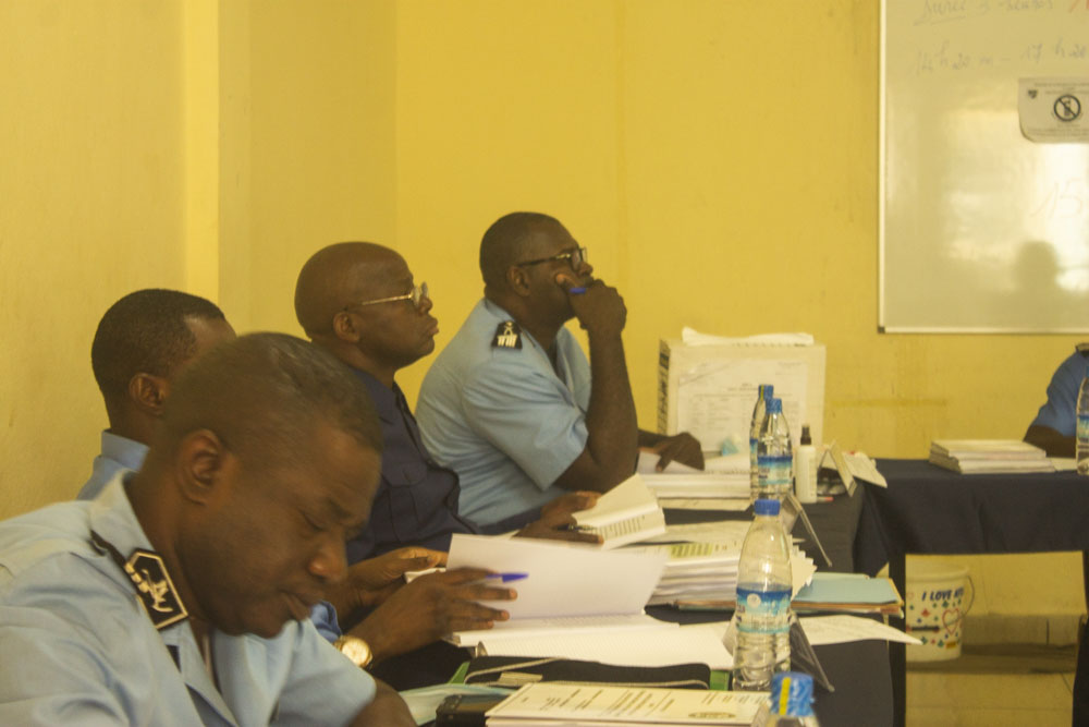 Passage des élèves commissaires ainsi que commissaire-élèves au grade de commissaire de police.
J'ai eu l'immense honneur de représenter le Ministère de l’Intérieur et de la sécurité en tant que membre du jury.