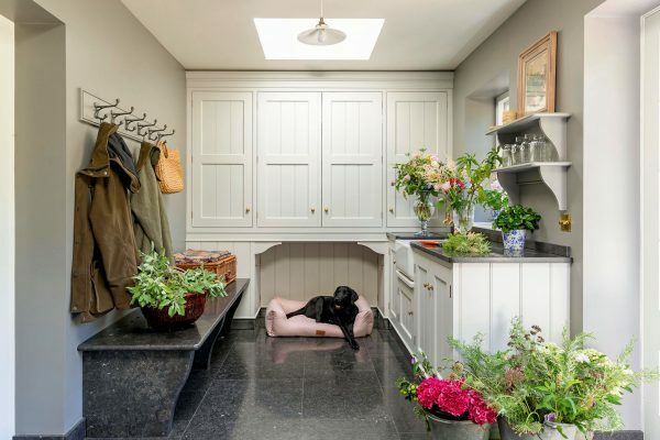 A boot room and flower room rolled into one — with a space made just for the dog (labrador not included) ift.tt/38w24K7