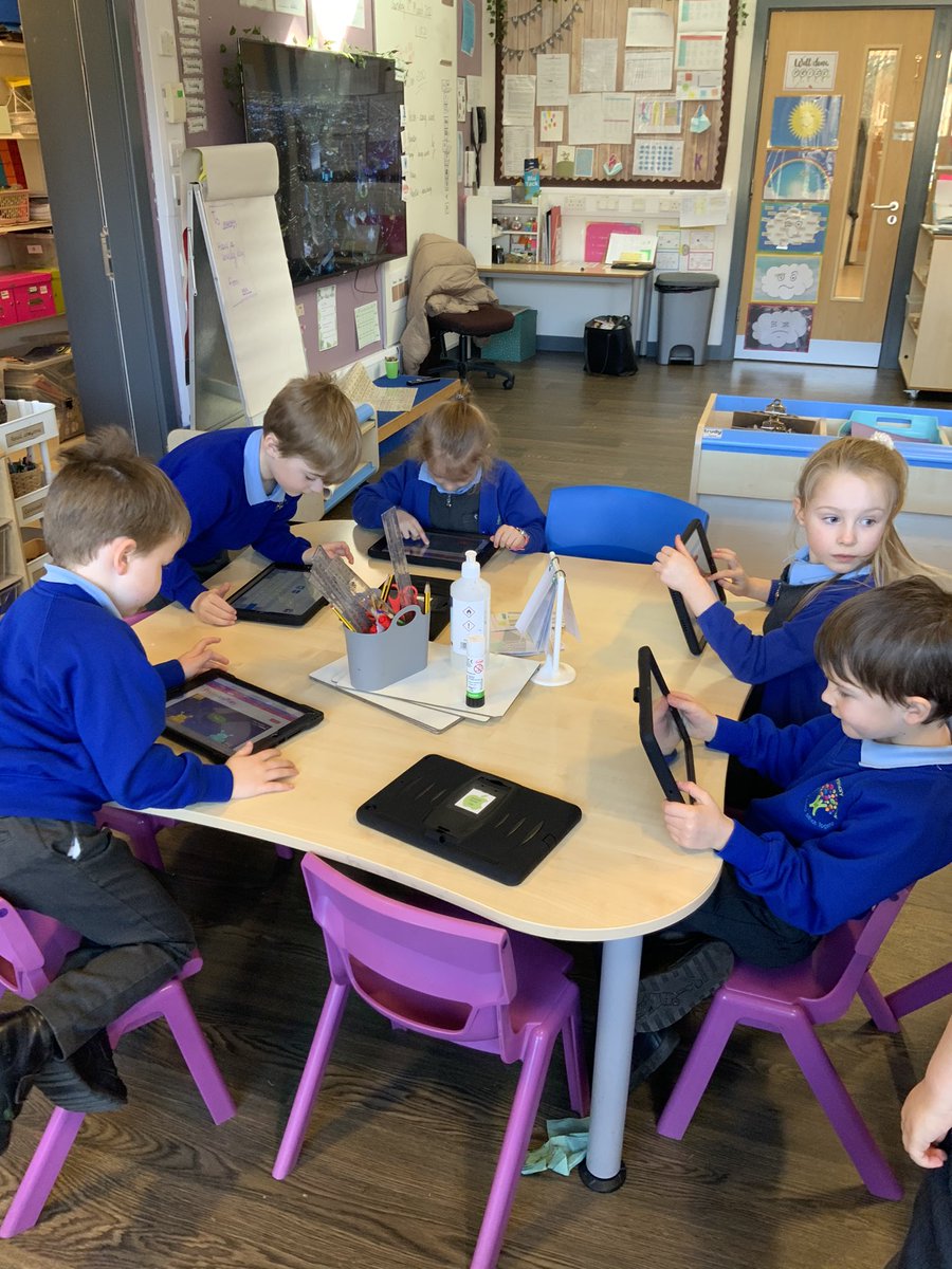 alexmiddlehurst's tweet image. 1AM have had a great afternoon using our new iPads and planting sunflower seeds for #BritishScienceWeek2021. 🌻
@layton_science we are eager to see who’s sunflower will grow the tallest!