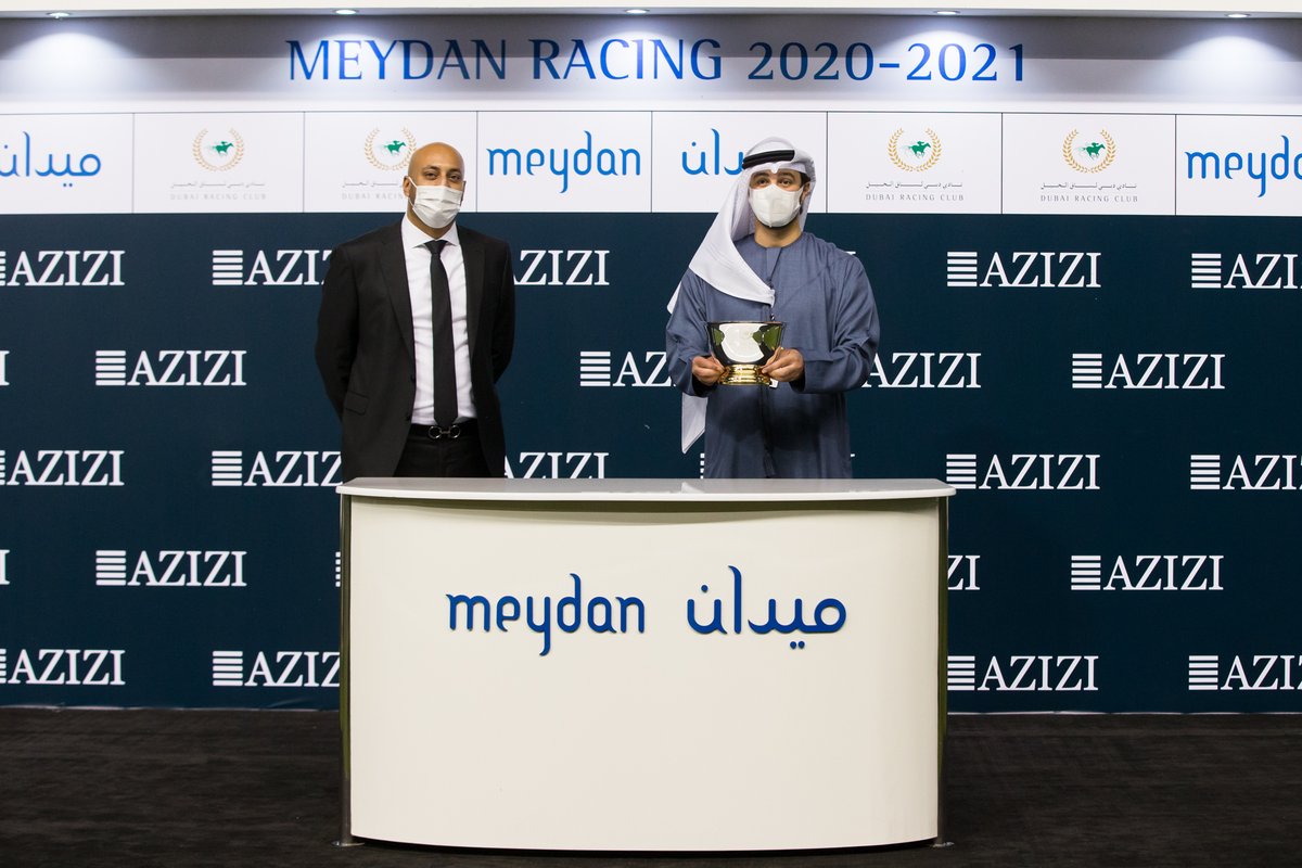 RacingDubai's tweet image. تسلم المالك مروان عبد الرحمن جائزة الفوز من نيما خوسته المدير التنفيذي للمبيعات والتسويق في " عزيزي للتطوير العقاري " .

#MeydanRacing #TryDifferent