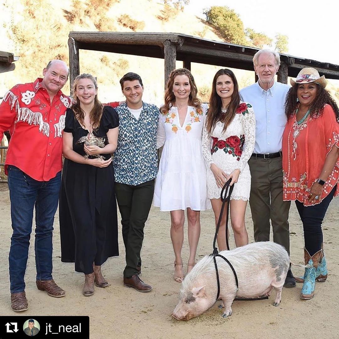 SunsetRanchLA's tweet image. Pre covid party time 💕 with the amazing cast of @BlessThisMessTV #sunsetranchhollywood #bestcast #wonderfullpeople sunsetranchhollywood.com