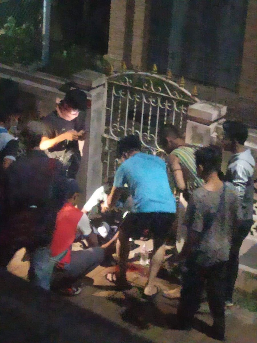 In Dawei — indiscriminately shooting by #Myanmar security forces. One civilian injured. (9:30pm update)

#WhatsHappeningInMyanmar #MilkTeaAlliance #Mar11Coup