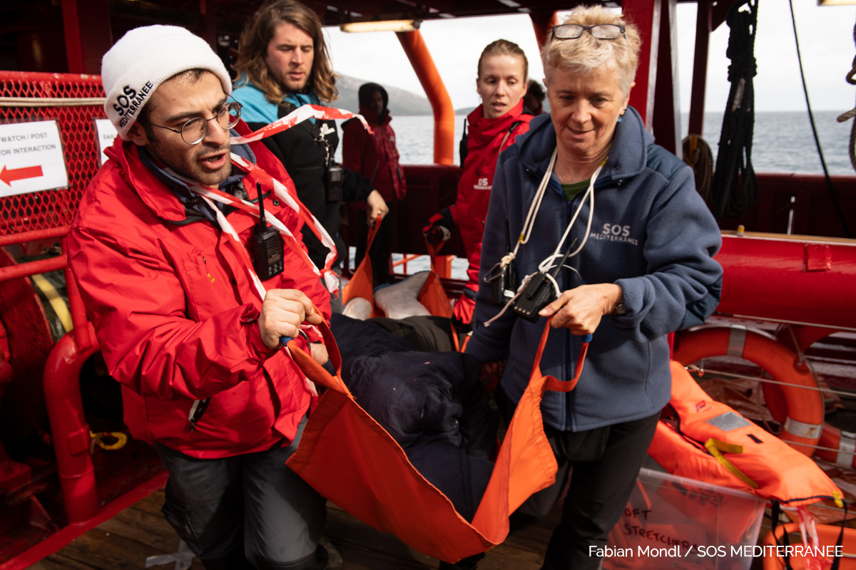 ⚓PORTRAIT “Ce qui m'a le plus impressionnée, c'est la force des femmes qui regardent en avant et continuent à vivre malgré leur traumatisme.” En janv &amp; fev 2021, Christine était resp. de l'équipe médicale à bord de l'#OceanViking. Voici son portrait👇 sosmediterranee.fr/journal-de-bor…