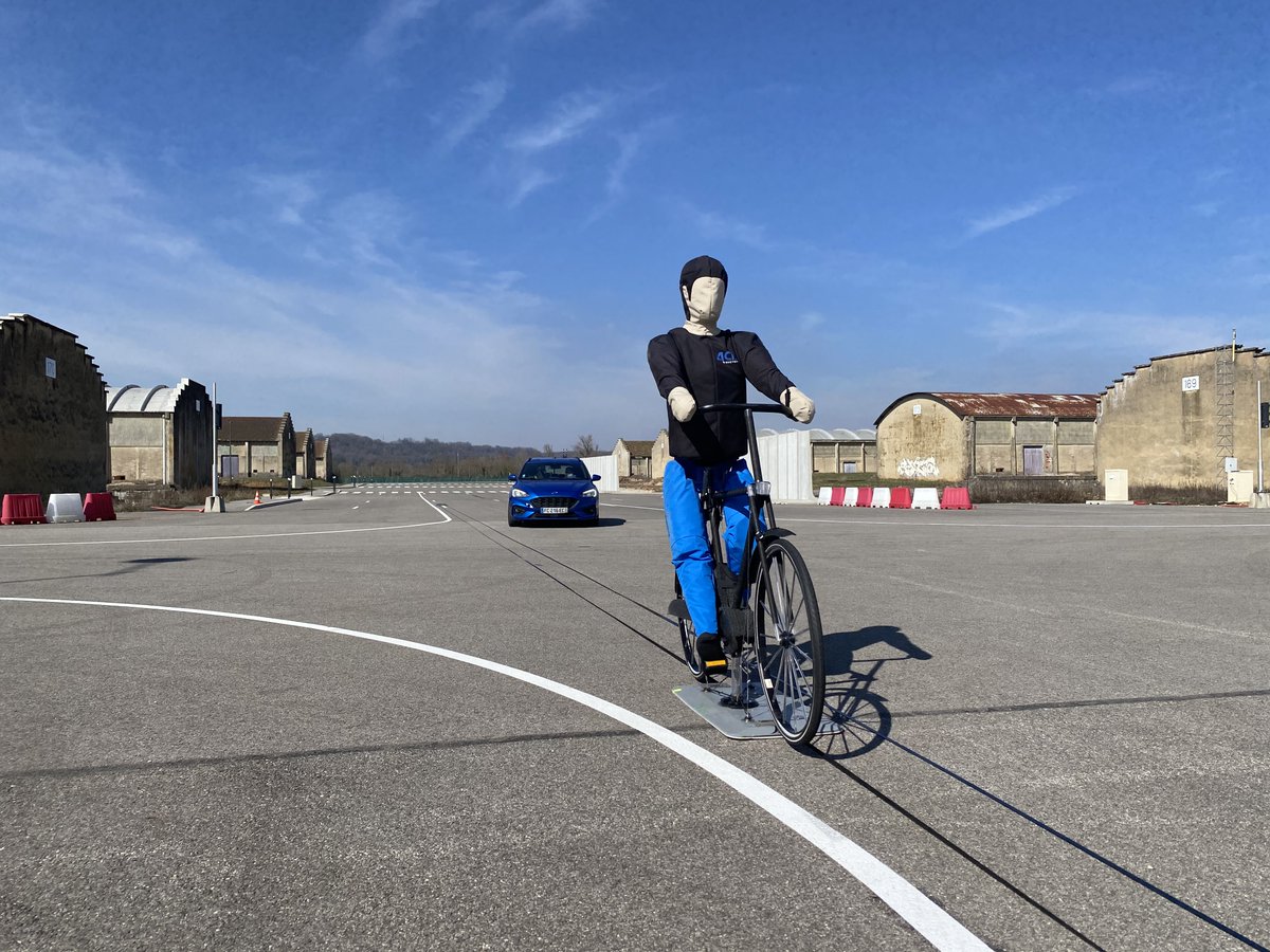 TRANSPOLIS's tweet photo. Hier, nous avons accueilli @brunobernard_fr, Président de la Métropole de Lyon et ses équipes pour une visite de Transpolis. En collaboration avec nos partenaires, ce fut l'occasion d'aborder différents projets de mobilité et de transports. @grandlyon https://t.co/Mkrl62ik59