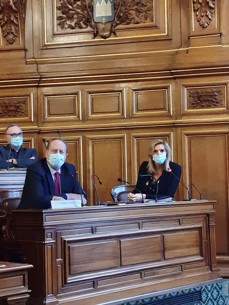 AgnesEvren's tweet photo. #Lafarge Notre voeu avec @datirachida  et @Philippe_Goujon demandant le changement de destination de la zone d’implantation du projet de reconstruction Lafarge Port Javel en zone urbaine verte a été adopté !  #Lafarge @rivjavel https://t.co/zRhkCG40EK
