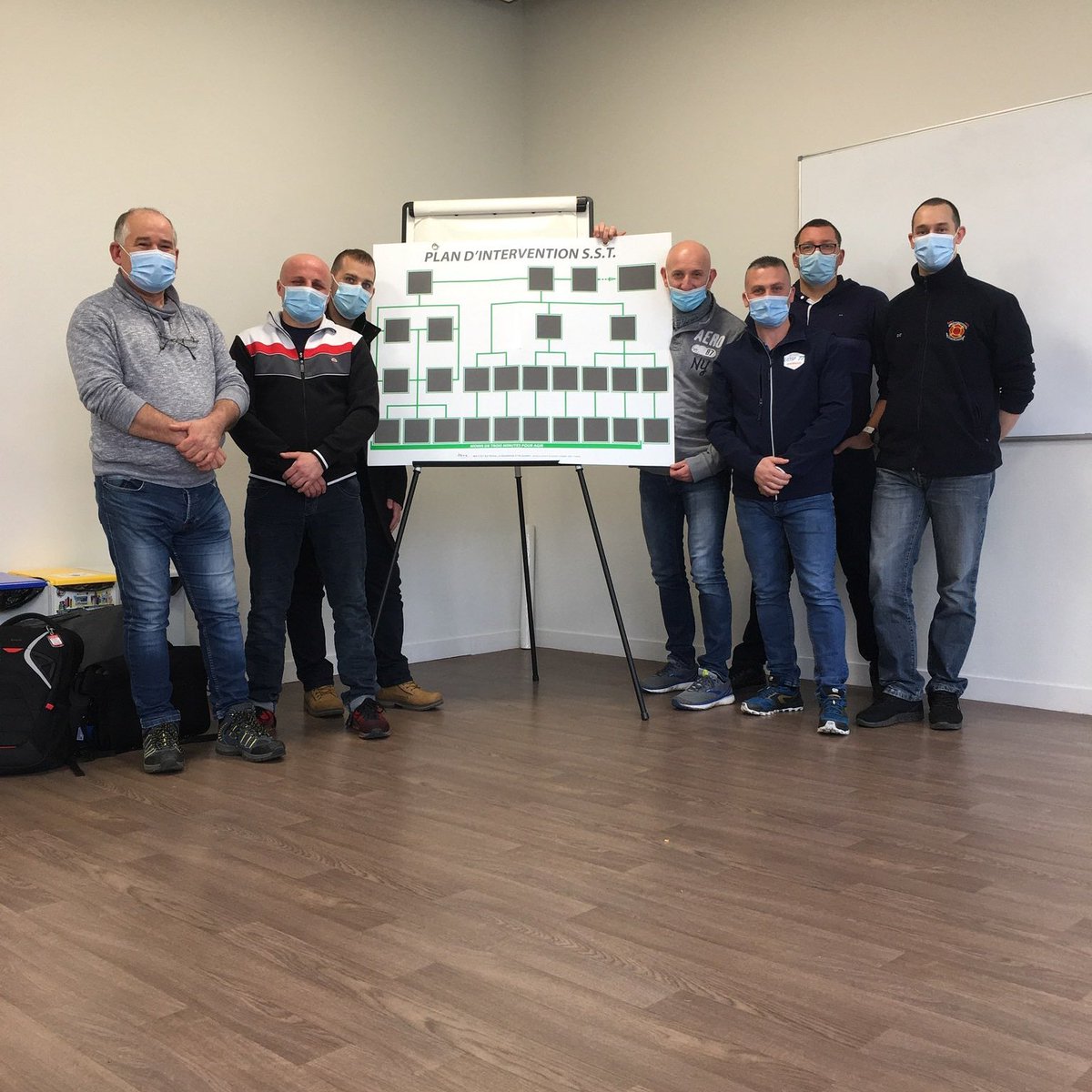Udsp77's tweet photo. Formation de formateur dans le domaine du SST réalisé par la commission formation de l'union départementale.
Cinq nouveaux formateurs validé aujourd'hui : Joel Schoumann, christophe Hyvon, Alexandre Vilmint, Christophe Bruyère et Didier Salomon.
#udsp77 
#sdis77 
#gurcylechatel https://t.co/4YyQCEFfiP