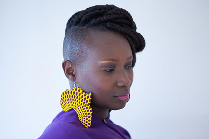 BibParis's tweet photo. [RDV] Un beau concert, à savourer dès demain soir 19h sur notre chaîne Youtube. Julia Sarr nous fait le plaisir de chanter de sa voix aérienne dans le cadre de la @SaisonAfrica20 ☀️ Capté à la @DurasBib ☀️ https://t.co/pUcLwYz8Ml https://t.co/R1a1UcdDIo