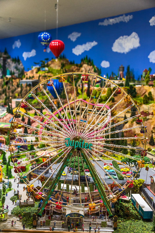 Ferris Wheel at the amusement park. #modelrailroad #trains #miniatures #attraction