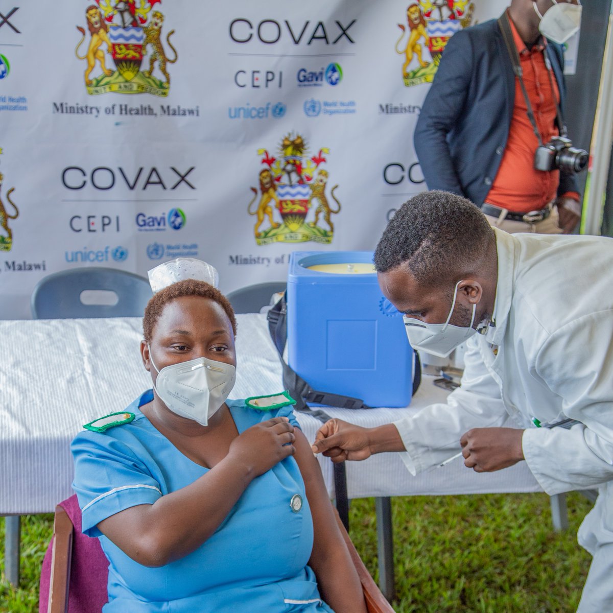 UNICEFMalawi's tweet photo. Here is what frontline health worker, Monalisa Tembo had to say about receiving the #COVID19 vaccine.

"I have just been vaccinated. I am urging Malawians to get vaccinated because this will help us to eradicate the Coronavirus pandemic that is among us."

V for #Vaccinated ✌️ https://t.co/h3PxIExxtN