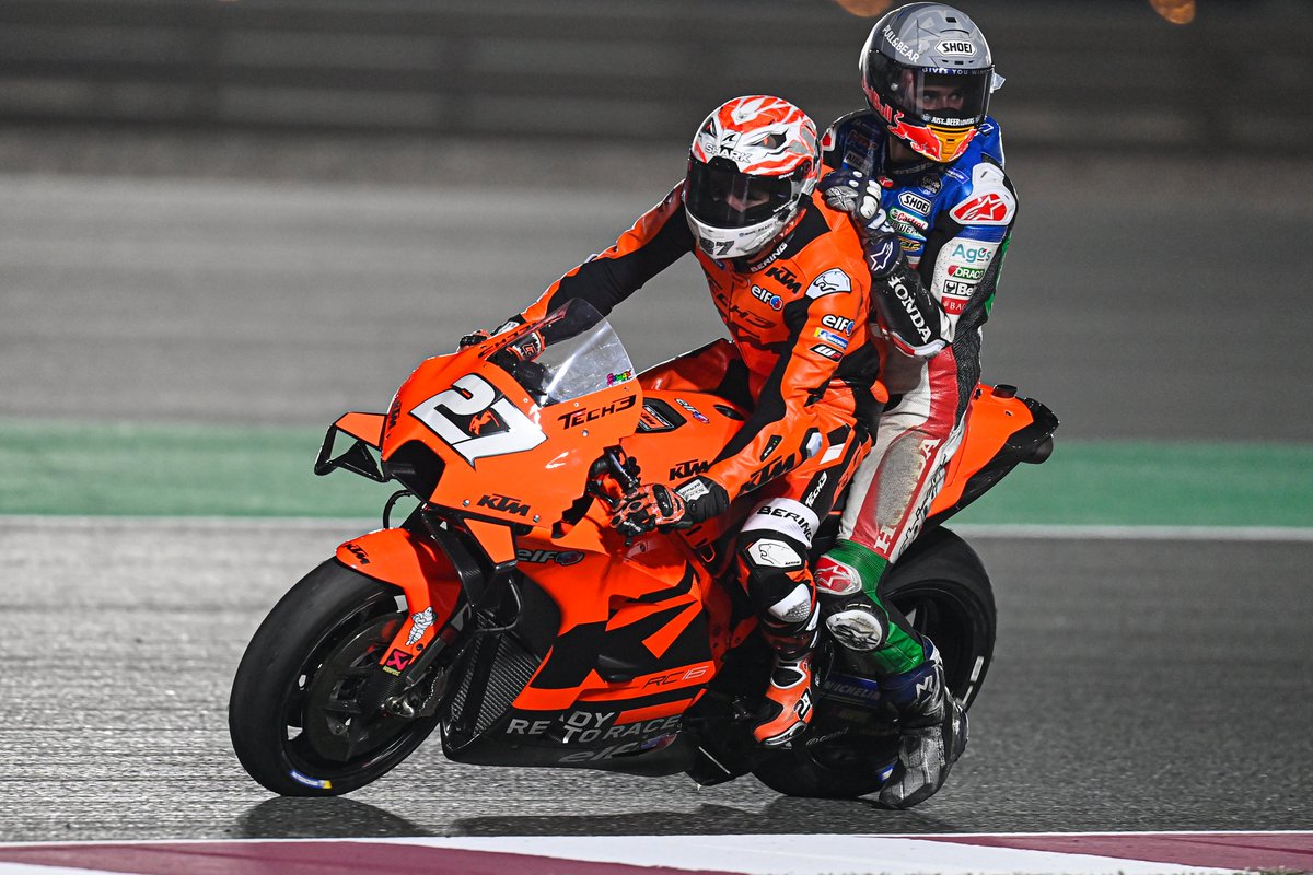 MotoGP tweet picture