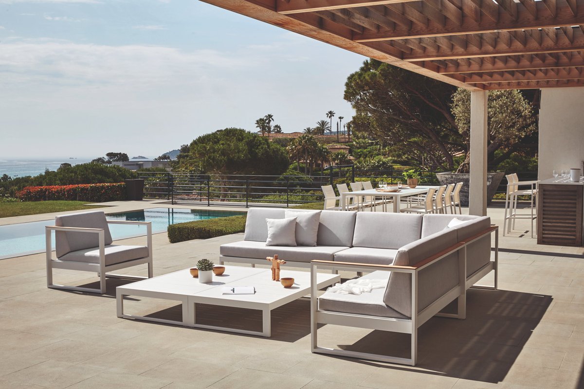 Modular collection, the Landscape Teak range comprises of lounge chairs, modular sofas, coffee tables, foot stalls and extension arms. Available in two colourways. #interiordesign #outdoorfurniture #interiordesignideas #hospitalitydesign #design #contractfurniture #diphano